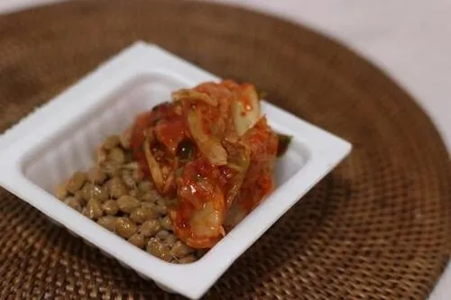 natto-on-the-kimchi.webp